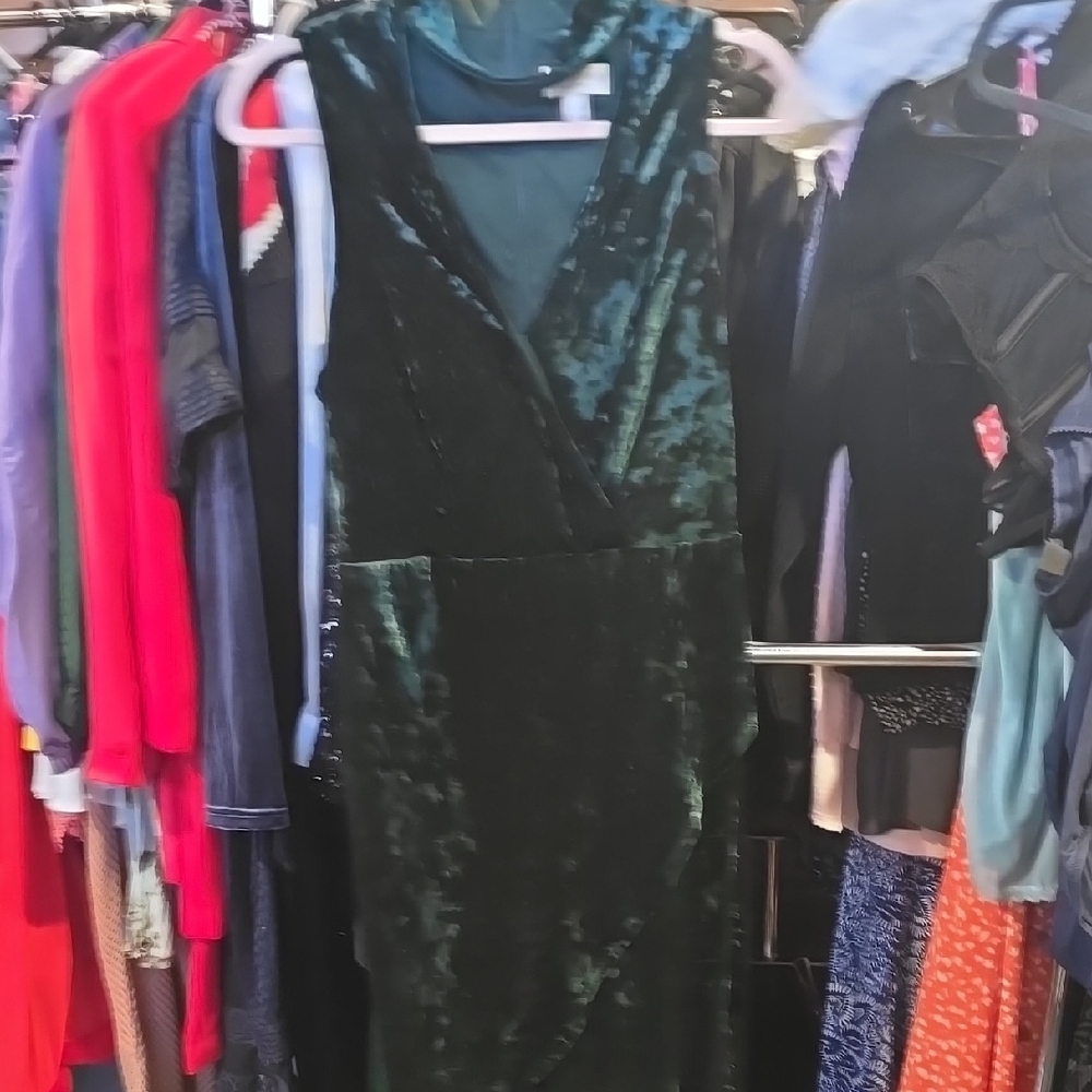 Bisou bisou size 8 Velvet Green Dress